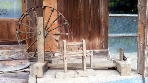 糸車と綿繰り機